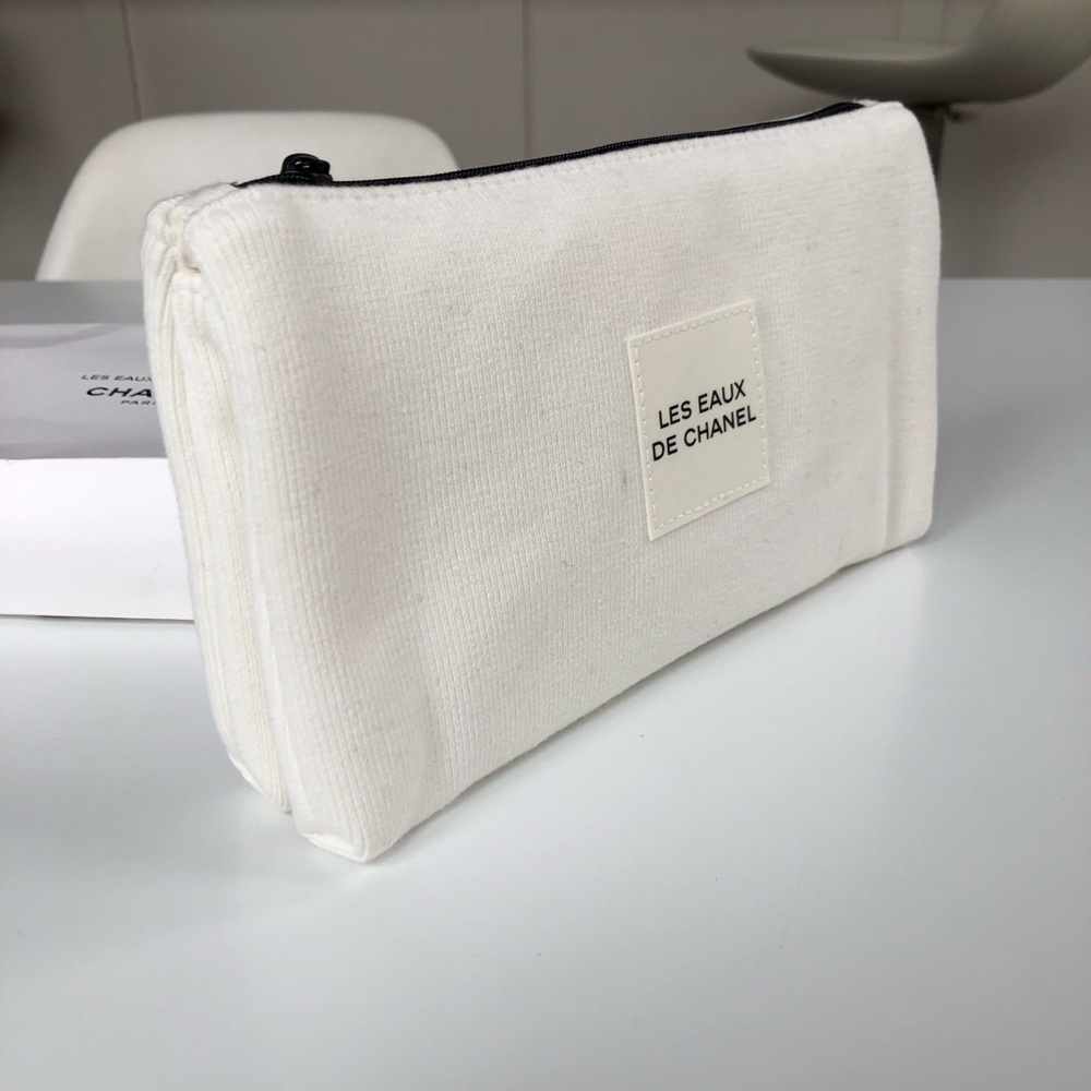 CHANEL Les Eaux Knit Cosmetic Toiletry Makeup Bag Pouch Bag VIP New in Box - Picture 8 of 12